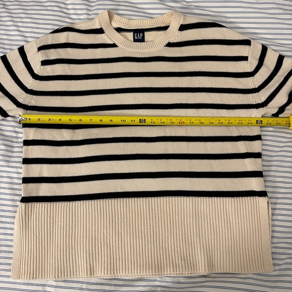 GAP 24/7 Split-Hem Crewneck Sweater - Picture 8 of 8